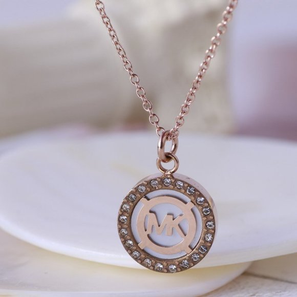 Michael Kors Simple Zircon Shell Necklace - Picture 4 of 6